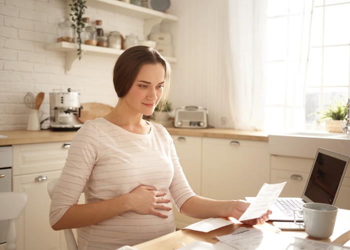 Surrogate mother receiving fair compensation